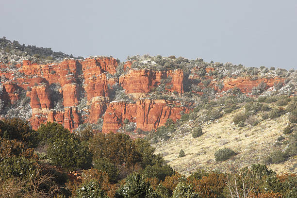 높은 사막 겨울맞이 풍경 - red rocks rock canyon escarpment 뉴스 사진 이미지
