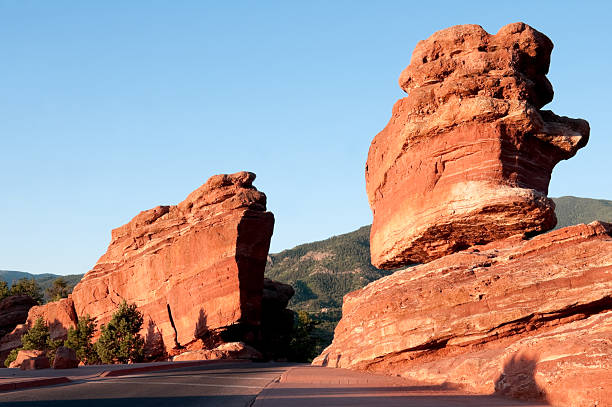 jardim dos deuses - travel famous place balanced rock beauty in nature imagens e fotografias de stock