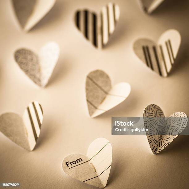 Borboleta De Papel Corações - Fotografias de stock e mais imagens de Borboleta - Borboleta, Símbolo do Coração, Amor