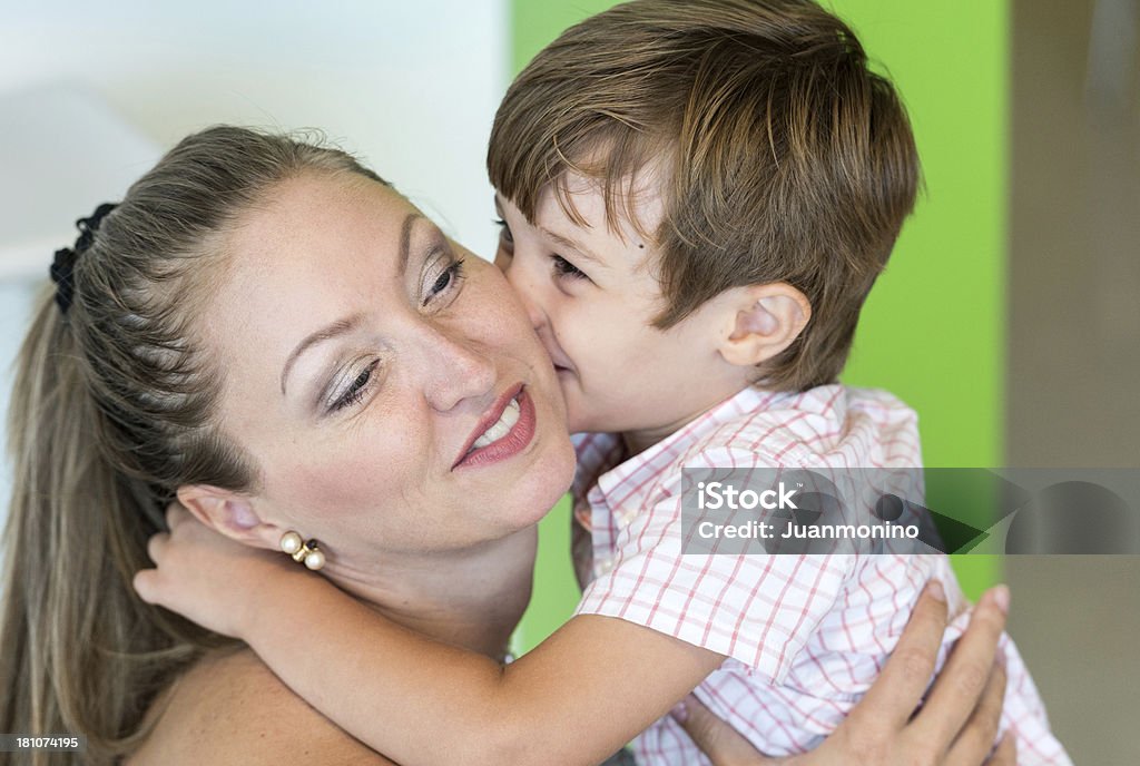 Mère et fils - Photo de 2-3 ans libre de droits