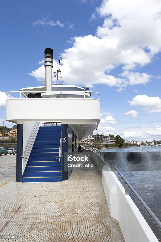 Rzeka Ren Ferryboat w - Zbiór zdjęć royalty-free (Bingen am Rhein)