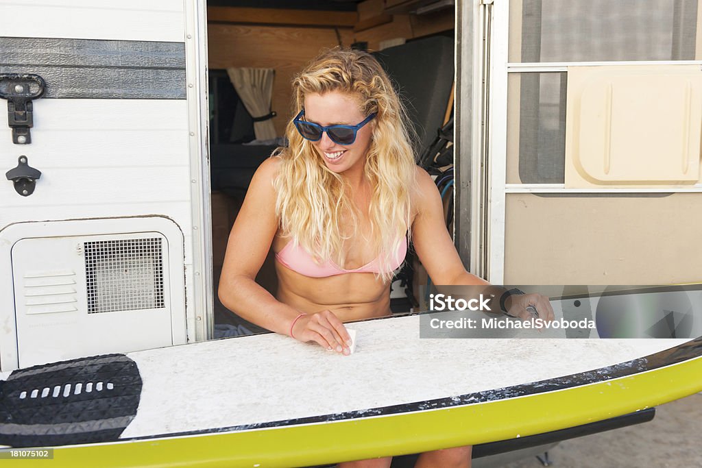 Spiaggia ragazza bionda - Foto stock royalty-free di Adolescente