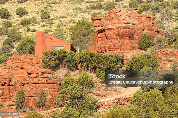 レッドロック砂漠のマウンテンホーム - ローアングルのストックフォトや画像を多数ご用意 - ローアングル, 家, 庭