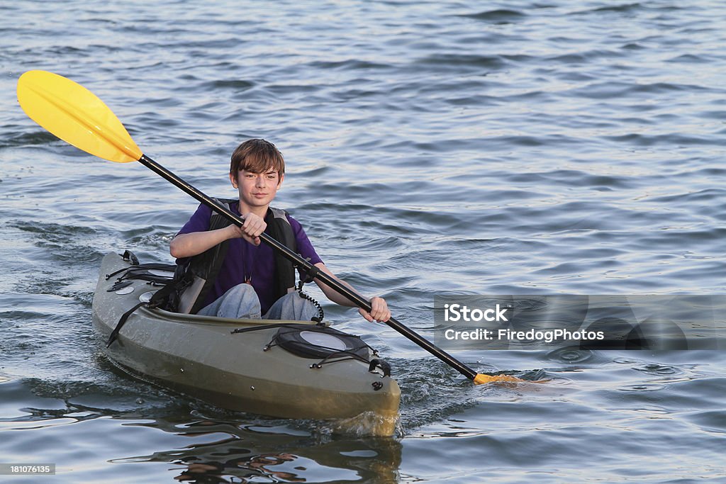 Teen kayak - Foto stock royalty-free di 12-13 anni