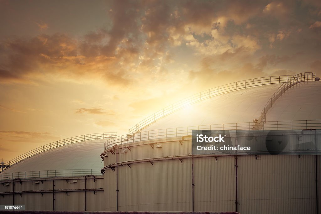Réservoirs de stockage de pétrole - Photo de Espace de rangement libre de droits
