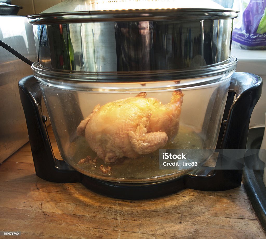 Bedrijfsomschrijving Bliksem auditie Roast Chicken Cooking In Halogen Oven Stock Photo - Download Image Now -  Halogen Light, Oven, Chicken - Bird - iStock