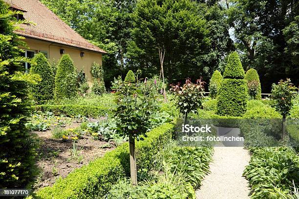 Kräuter Und Gemüsegarten Stockfoto und mehr Bilder von Alternative Medizin - Alternative Medizin, Blume, Blüte