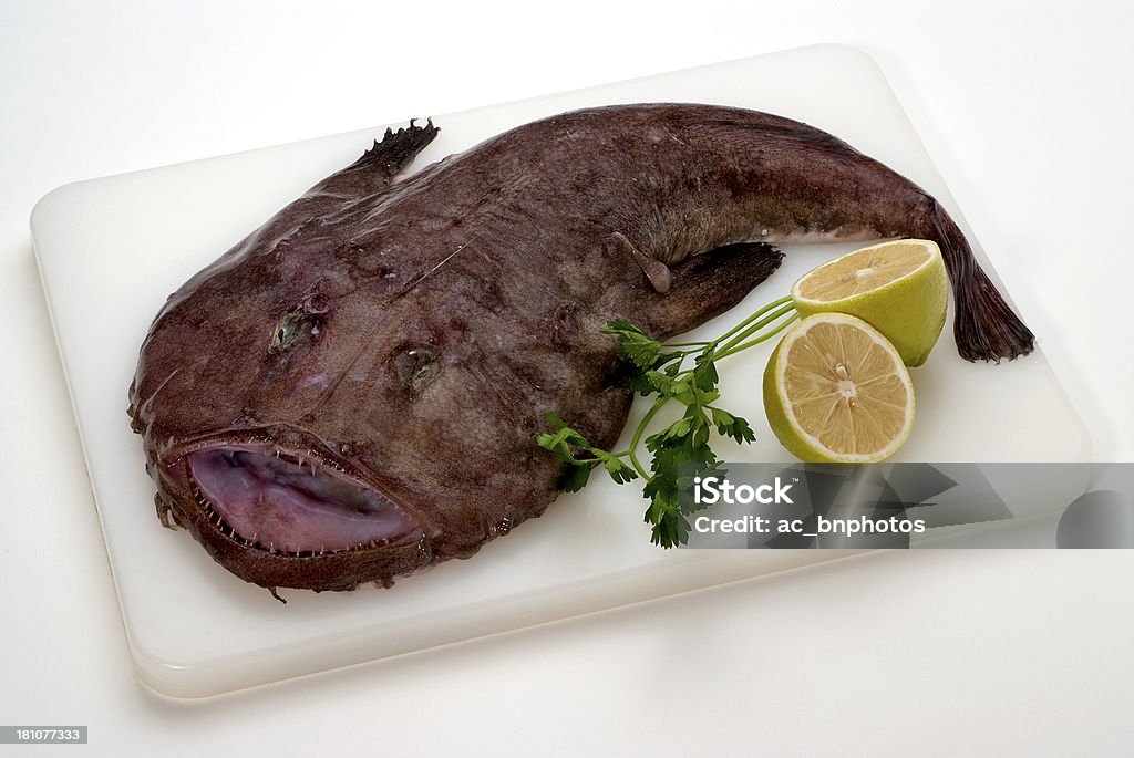 Raw Tiefsee-Anglerfisch (clipping path) - Lizenzfrei Tiefsee-Anglerfisch Stock-Foto