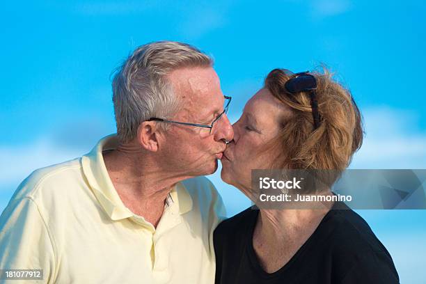 Foto de Feliz Idosos e mais fotos de stock de Face Humana - Face Humana, Homens Idosos, Perfil - Vista Lateral