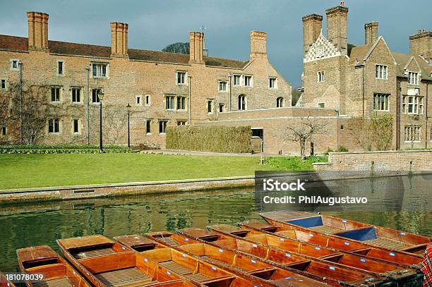 Punts На Река Кам И Magdalene Колледж В Кембридже — стоковые фотографии и другие картинки Англия - Англия, Без людей, Берег реки