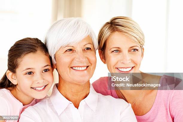 祖母母と孫娘てご自宅でも - 30-34歳のストックフォトや画像を多数ご用意 - 30-34歳, 30代, 30代の女性