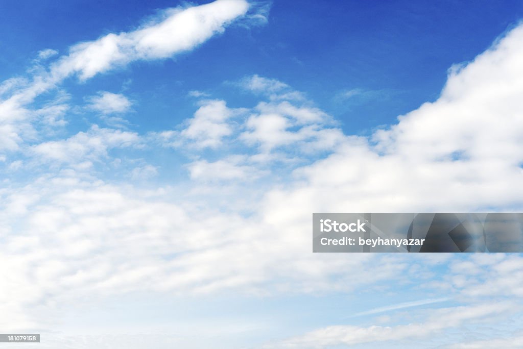 Nuvens no céu - Foto de stock de Abaixo royalty-free