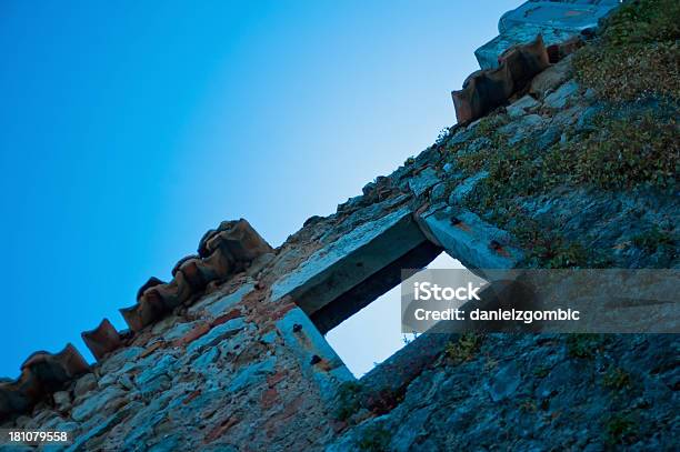 Antiga Janela - Fotografias de stock e mais imagens de Antigo - Antigo, Ao Ar Livre, Arco - Caraterística arquitetural