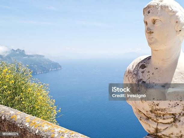 Ravellocostiera Amalfitana - Fotografie stock e altre immagini di Amalfi - Amalfi, Balcone, Blu