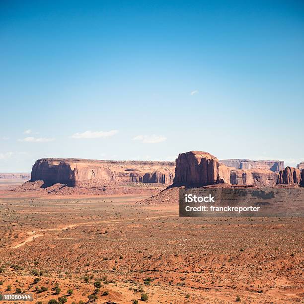 Foto de Parque Nacional Do Deserto Monument Valley e mais fotos de stock de Arizona - Arizona, Beleza natural - Natureza, Cloudscape