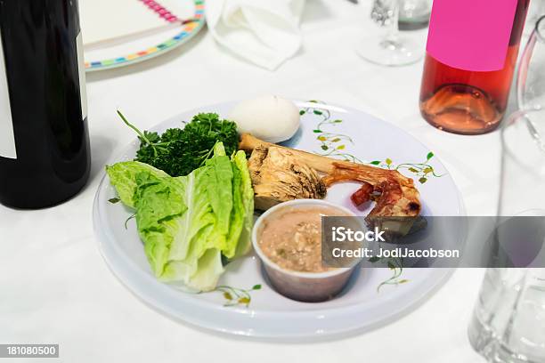 Photo libre de droit de Traditional Seder Plate banque d'images et plus d'images libres de droit de Assiette - Assiette, Aliment, Amour