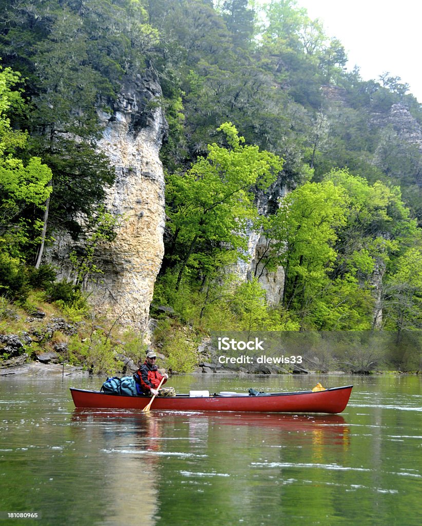 Canoa campeggio Solo - Foto stock royalty-free di Acqua