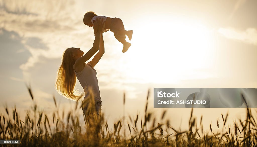 Heureuse mère et Son fils - Photo de Mère libre de droits