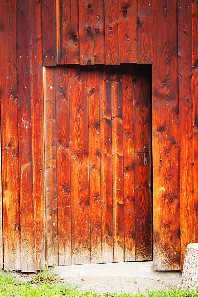 istock Open door of barn 181081451