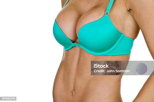 Foto de Foto Do Corpo De Uma Mulher Vestindo Um Sutiã e mais fotos de stock de Grande - Grande, Implante mamário, Mulheres