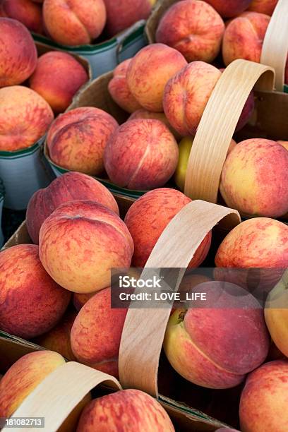 Peaches Stockfoto und mehr Bilder von Bauernmarkt - Bauernmarkt, Bildhintergrund, Bildschärfe