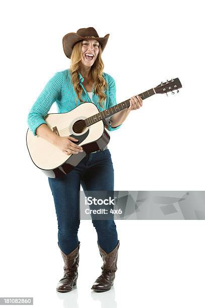 カウガールを歌うギターを演奏 - カウガールのストックフォトや画像を多数ご用意 - カウガール, ギタリスト, ギター