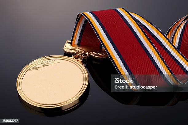 Photo libre de droit de Médaille Dor banque d'images et plus d'images libres de droit de Or - Couleur - Or - Couleur, Or - Métal, Médaille - Produit artisanal