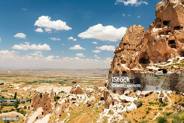 Uchisar Zamek - zdjęcia stockowe i więcej obrazów Anatolia - Anatolia, Azja, Bajeczne kominy i iglice skalne