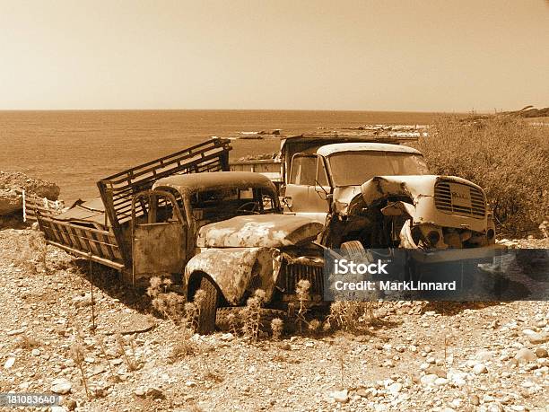 Photo libre de droit de Abandonné Lorrys Sépia banque d'images et plus d'images libres de droit de A l'abandon - A l'abandon, Accident de transport, Antique