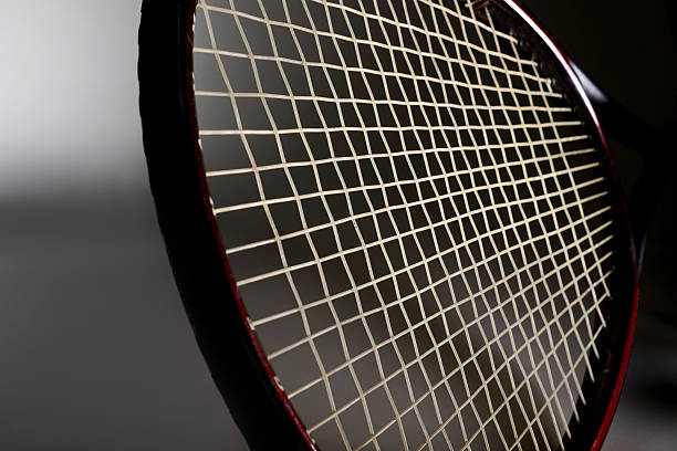 ampio angolo vista di racchetta da tennis - racquet strings foto e immagini stock