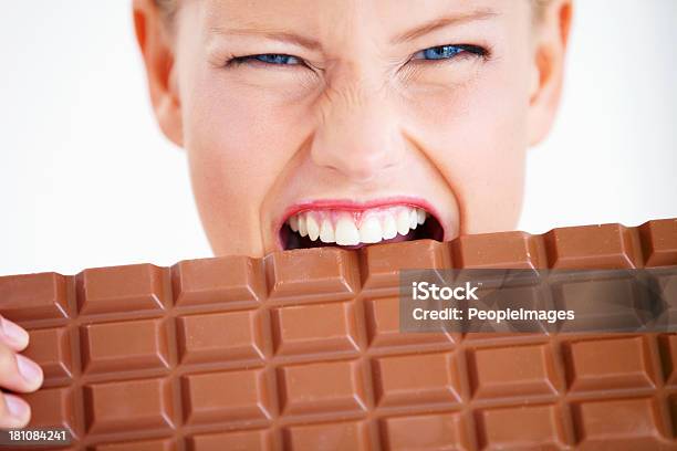 Devo Comer Tudo - Fotografias de stock e mais imagens de Adulto - Adulto, Alimentação Não-saudável, Barra de Chocolate