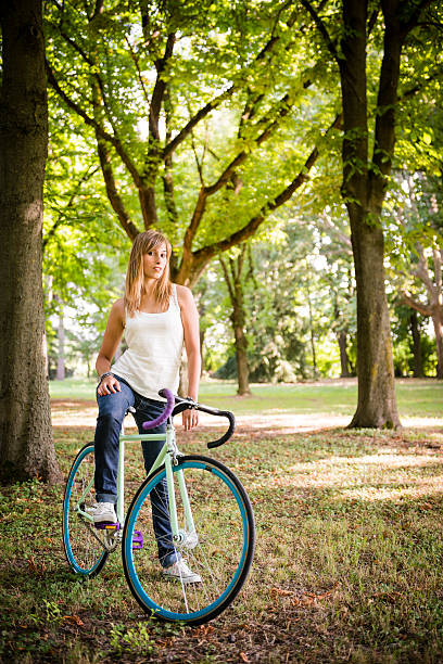 istock Young woman riding her fixed bike 181084490