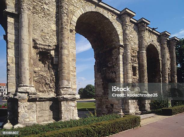 Reims - Fotografie stock e altre immagini di Antico - Condizione - Antico - Condizione, Architettura, Arco - Architettura