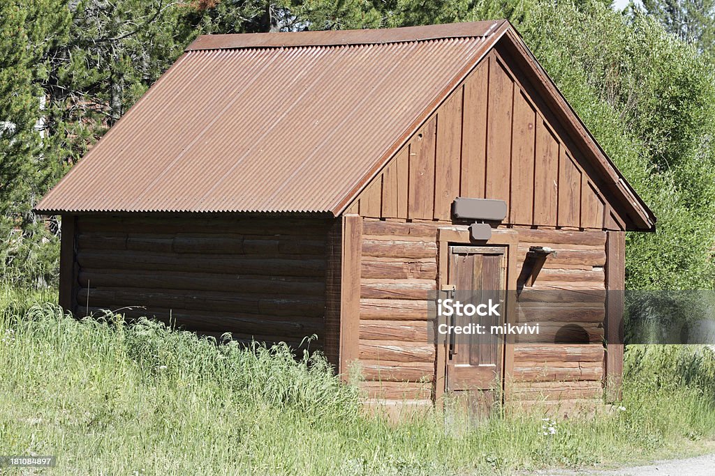 Di Log Cabin - Foto stock royalty-free di Abbandonato