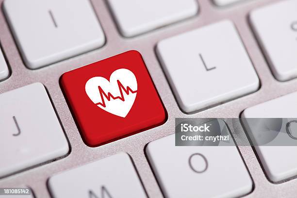 Concepto De Cardiología De Teclado De Verificación De Foto de stock y más banco de imágenes de Accesibilidad
