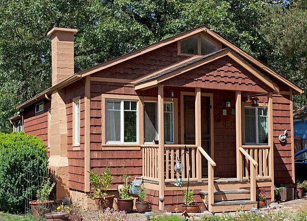 istock Woodsy Cottage 181085319