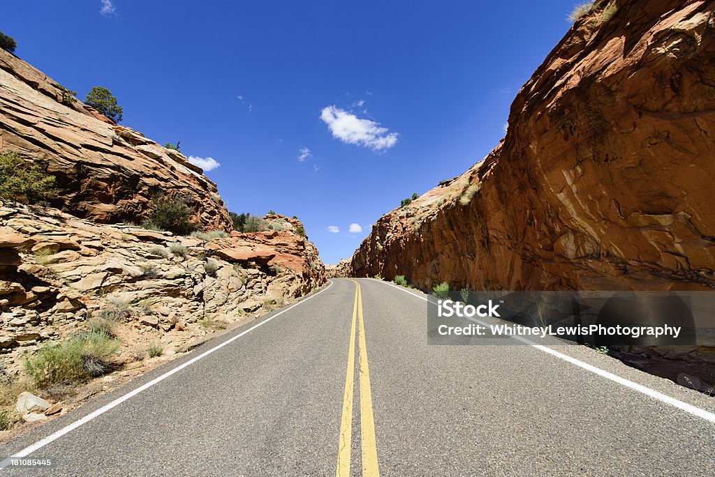 Route entre Red Rocks, Horizontal - Photo de Aller de l'avant libre de droits