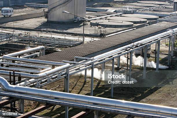 Refinería De Petróleo Foto de stock y más banco de imágenes de Cambio climático - Cambio climático, Catástrofe natural, Cañón de chimenea