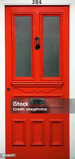 Red Puerta Foto de stock y más banco de imágenes de Aire libre - Aire libre, Arquitectura, Arquitectura exterior