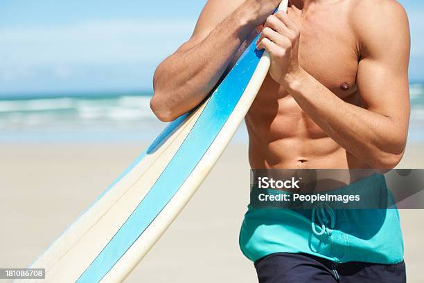 Surfing Hält Ihn In Form Stockfoto und mehr Bilder von 25-29 Jahre - 25-29 Jahre, Aktiver Lebensstil, Athlet