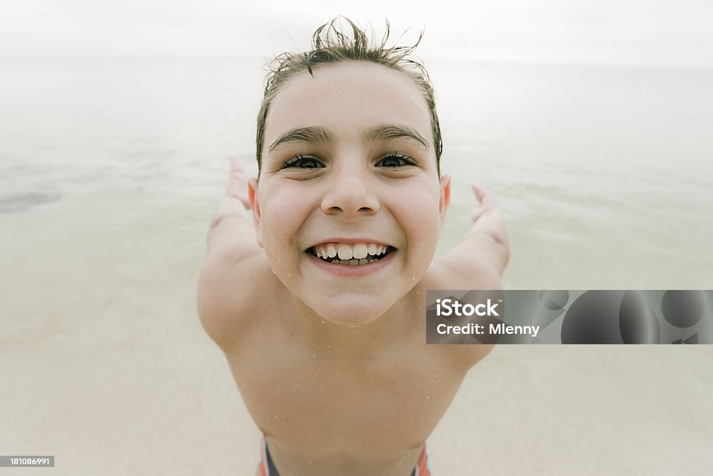 Habitación sonriendo a partir de buceo - Foto de stock de 6-7 años libre de derechos