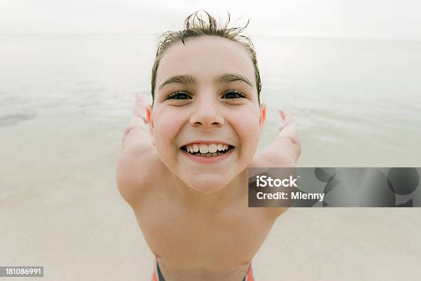 Habitación Sonriendo A Partir De Buceo Foto de stock y más banco de imágenes de 6-7 años - 6-7 años, 8-9 años, Alegre