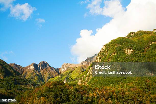 Photo libre de droit de Montagnes Autour Du Lac De Lugano banque d'images et plus d'images libres de droit de Alpes européennes - Alpes européennes, Alpes suisses, Bois