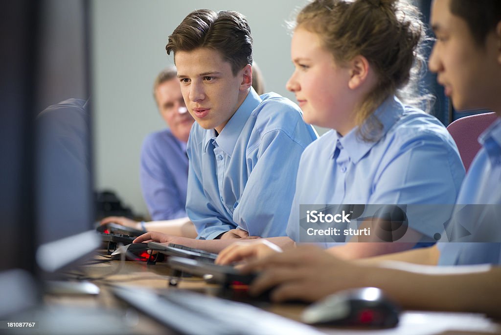 High school alunos trabalhando em computadores - Royalty-free Reino Unido Foto de stock