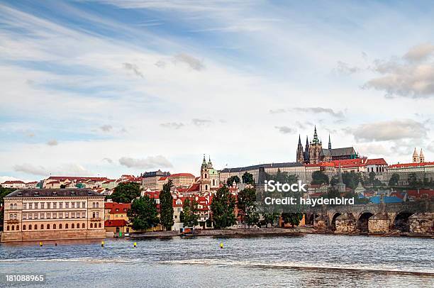 Imagen Hdr De Praga Y Charles Puente Cathederal Río Foto de stock y más banco de imágenes de Aire libre