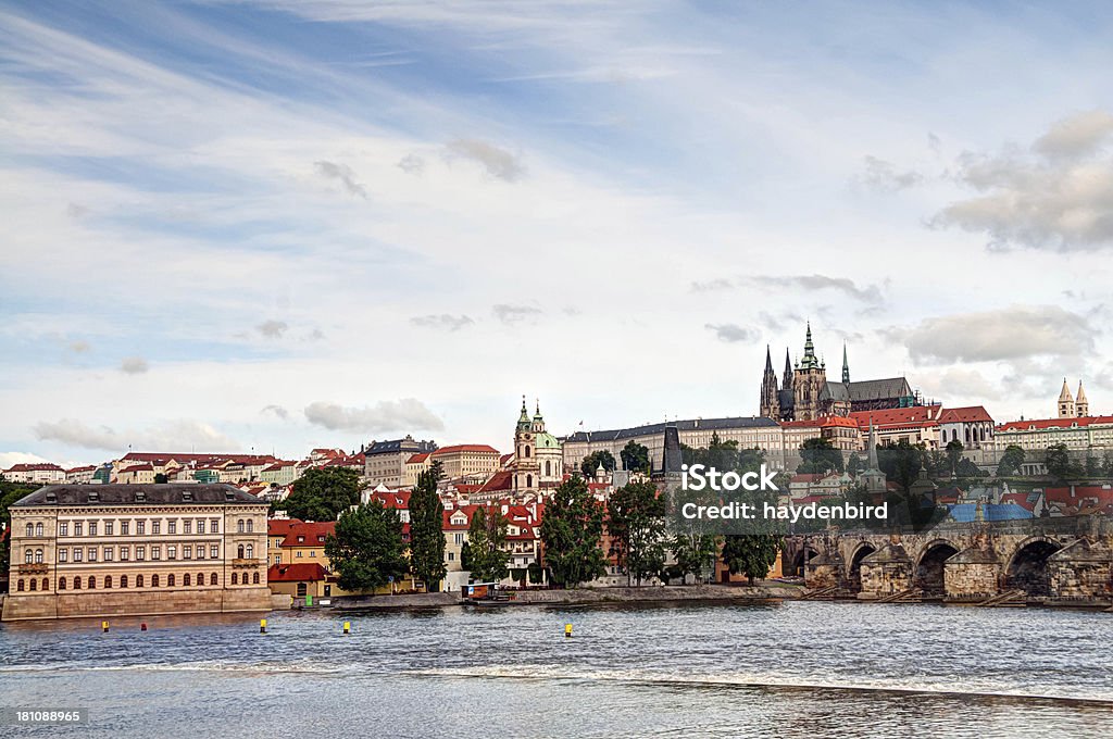 HDR imagem de Praga, charles bridge e cathederal rio - Foto de stock de Antigo royalty-free