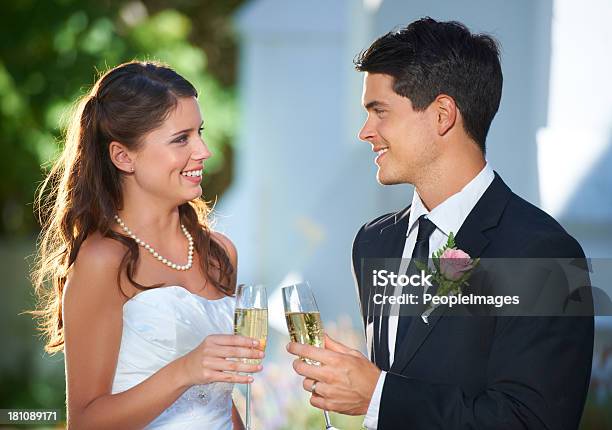 ご新郎新婦様の初めての乾杯を - 20代のストックフォトや画像を多数ご用意 - 20代, 2人, お祝い