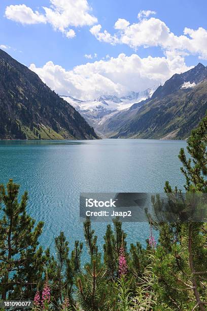 Foto de Verão Vista Em Schlegeis Reservoir E Zillertaller Alpes Tirol Áustria e mais fotos de stock de Cena Rural