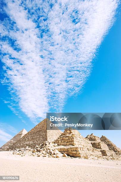 ドラマチックな上空素晴らしい砂漠のピラミッド群とエジプトの - まぶしいのストックフォトや画像を多数ご用意 - まぶしい, エジプト, エジプト文化