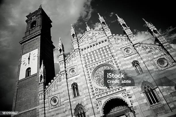 Facciata Del Duomo Di Monza - Fotografie stock e altre immagini di Arte - Arte, Arti e mestieri, Colonna architettonica